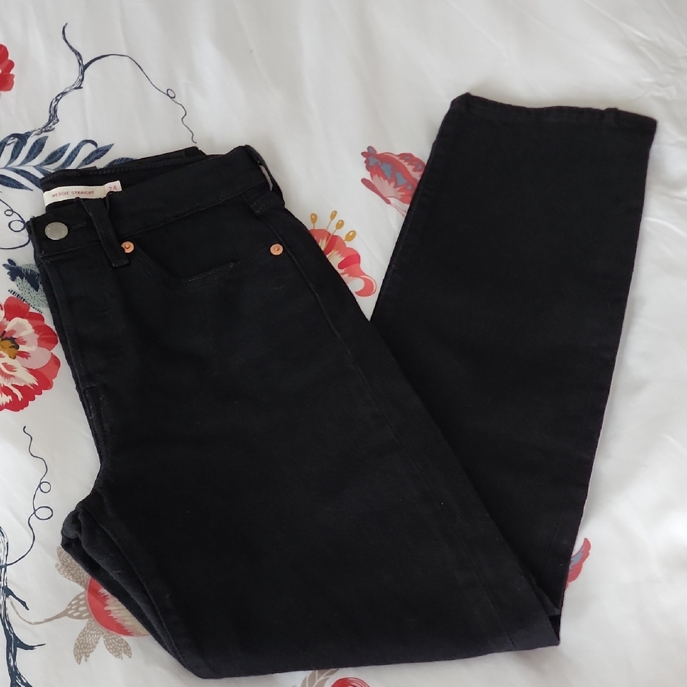 Levi's Women's Black Straight Leg Jeans Short 24x26
